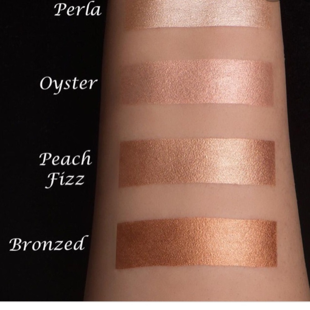 Liquid glow highlighter
